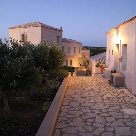 The Windmill Hotell Mitáta