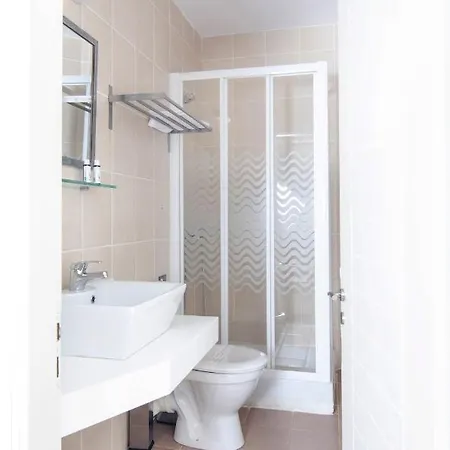 The Windmill Hotell Mitáta