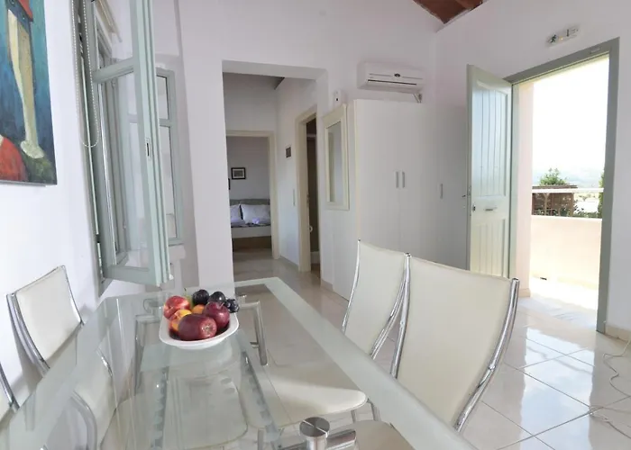 The Windmill Hotel Mitáta